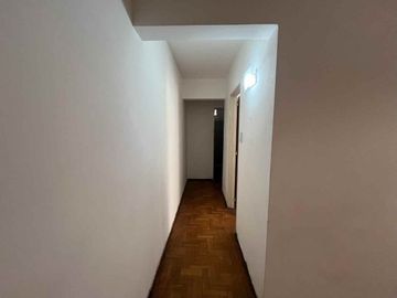 VENTA DEPTO 1 DORMITORIO B. ABASTO POR ESCALERAS