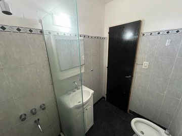 VENTA DEPTO 1 DORMITORIO B. ABASTO POR ESCALERAS