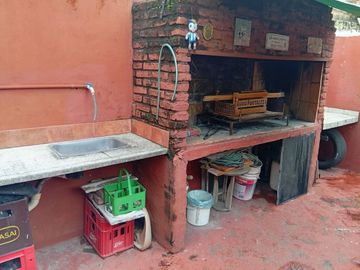 CASA DE PASILLO EN VENTA 3 DORMITORIOS PICHINCHA