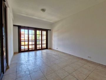VENTA 2 CASAS EN UN LOTE-IDEAL VIVIR Y ALQUILAR!