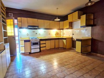 VENTA 2 CASAS EN UN LOTE-IDEAL VIVIR Y ALQUILAR!
