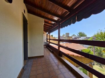 VENTA 2 CASAS EN UN LOTE-IDEAL VIVIR Y ALQUILAR!