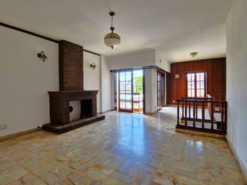 VENTA 2 CASAS EN UN LOTE-IDEAL VIVIR Y ALQUILAR!