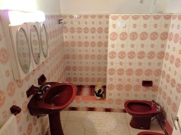 VENTA 2 CASAS EN UN LOTE-IDEAL VIVIR Y ALQUILAR!