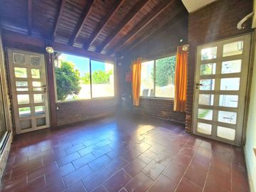 VENTA 2 CASAS EN UN LOTE-IDEAL VIVIR Y ALQUILAR!