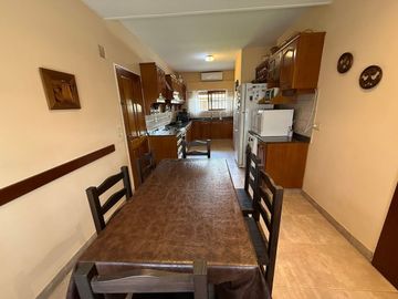 VENTA CASA 4 AMBIENTES CON PILETA CIUDAD EVITA