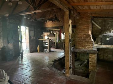 CASA  EN VENTA CON PILETA.RUTA 2 KM46 ABAST0