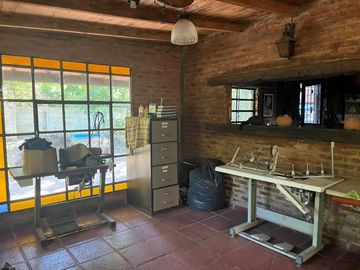CASA  EN VENTA CON PILETA.RUTA 2 KM46 ABAST0