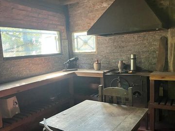 CASA  EN VENTA CON PILETA.RUTA 2 KM46 ABAST0