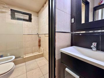 CASA EN VENTA, LA PLATA