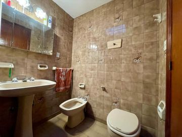 CASA EN VENTA DE 3 DORMITORIOS EN LA PLATA