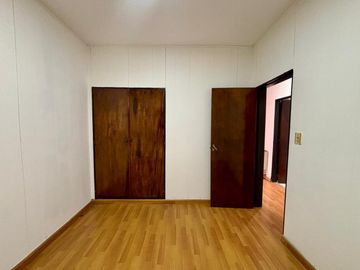 Venta casa 3 dormitorios y patio La Plata