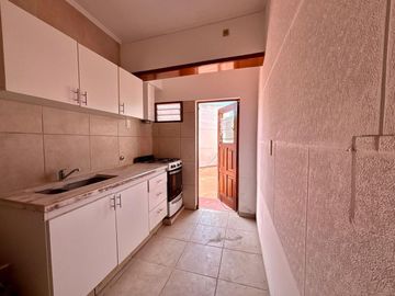 Venta casa 3 dormitorios y patio La Plata