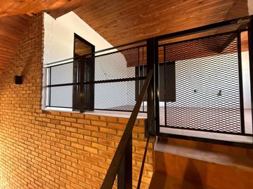 Venta casa 3 dormitorios y patio La Plata