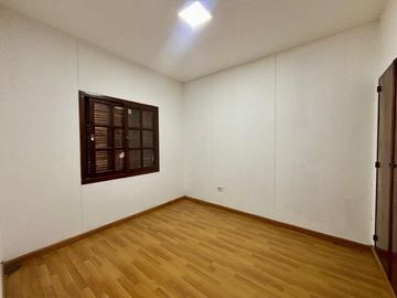 Venta casa 3 dormitorios y patio La Plata