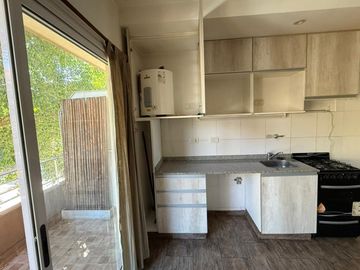 Venta monoambiente Villa urquiza con cochera.