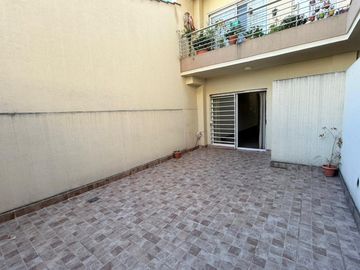 Venta monoambiente Villa urquiza con cochera.