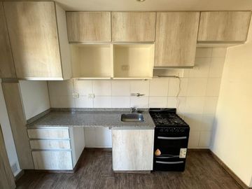 Venta monoambiente Villa urquiza con cochera.