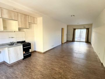 Venta monoambiente Villa urquiza con cochera.