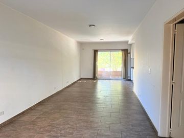 Venta monoambiente Villa urquiza con cochera.