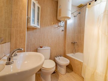 Venta Depto 2 amb c/balcón y cochera. Almagro