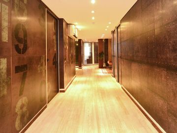VENTA LOCAL CON DEPOSITO Y 10 COCHERAS MONSERRAT
