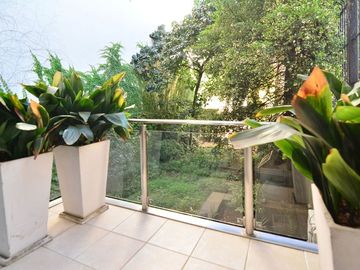 VENTA LOCAL CON DEPOSITO Y 10 COCHERAS MONSERRAT