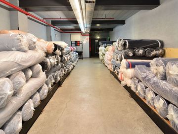 VENTA LOCAL CON DEPOSITO Y 10 COCHERAS MONSERRAT