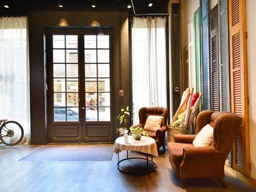 VENTA LOCAL CON DEPOSITO Y 10 COCHERAS MONSERRAT