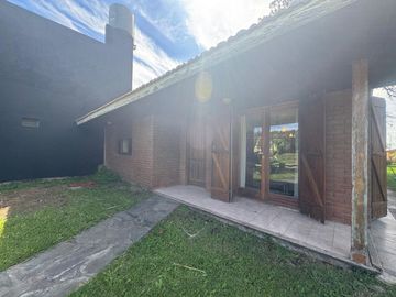 VENTA CASA 2 AMB SOBRE DOS LOTES MAR DE COBO