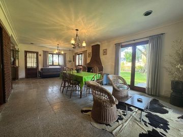 VENTA CASA 2 AMB SOBRE DOS LOTES MAR DE COBO