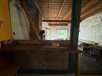 Venta casa 5 amb, garaje, quincho, parque y depto.