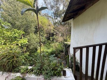Venta casa 5 amb, garaje, quincho, parque y depto.