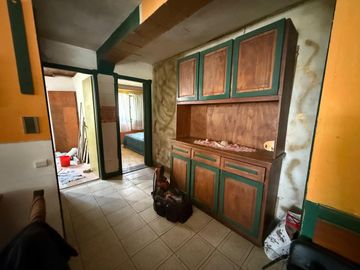 Venta casa 5 amb, garaje, quincho, parque y depto.