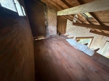 Venta casa 5 amb, garaje, quincho, parque y depto.