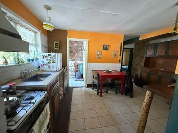 Venta casa 5 amb, garaje, quincho, parque y depto.