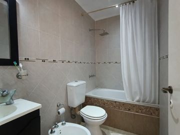 VENTA CASA / 4 DORMITORIOS / PILETA