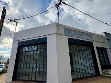 Alquiler Local en Esquina Sobre Avenida La Plata