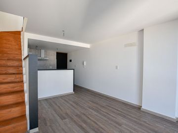 Depto tipo duplex un dormi + vestidor/escritorio
