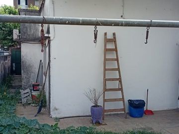EXCELENTE LOTE Y CASA A RECICLAR EN MORENO CENTRO