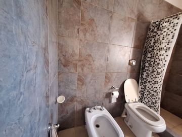 VENTA CASA 2 DORM CON CONSULTORIO Y DEPTO MARQUES