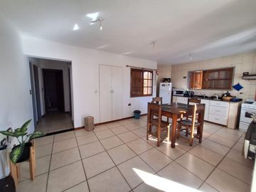 VENTA CASA 2 DORM CON CONSULTORIO Y DEPTO MARQUES