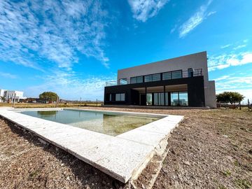 Casa Venta a la laguna a estrenar, San Sebastian