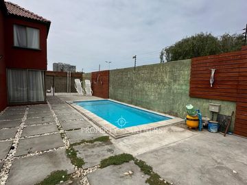 Hermosa y amplia  casa en condominio sector Ricaventura