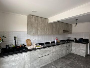 Hermosa y amplia  casa en condominio sector Ricaventura
