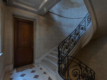 Estilo francés , 5 dormitorios, en Recoleta, Cochera, opcional