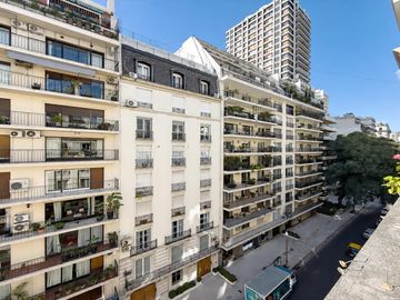 Estilo francés , 5 dormitorios, en Recoleta, Cochera, opcional