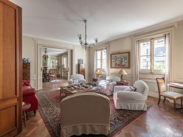 Estilo francés , 5 dormitorios, en Recoleta, Cochera, opcional
