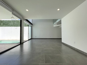 CASA EN VENTA CON ALBERCA PRIVADA, TERRAZA Y ROOF GARDEN EN ZIBATÁ