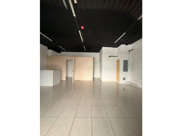 LOCAL COMERCIAL EN ALQUILER | GREENWOOD PLAZA – TUMBA MUERTO | 59 M²